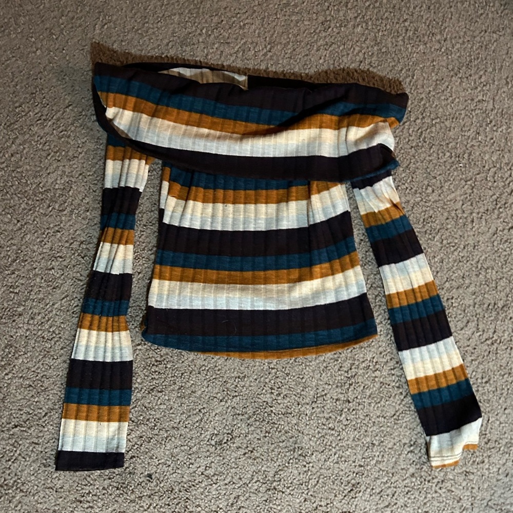 Windsor off shoulder top